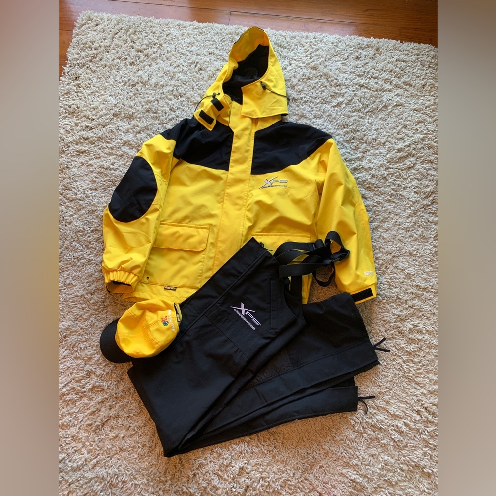 Extreme Weather 3 piece rain/snow suit Large. Excellent condition. Used once